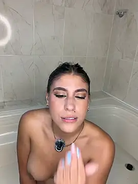 JuliCorrea_ Adlı Modelin Canlı XXX Sohbeti