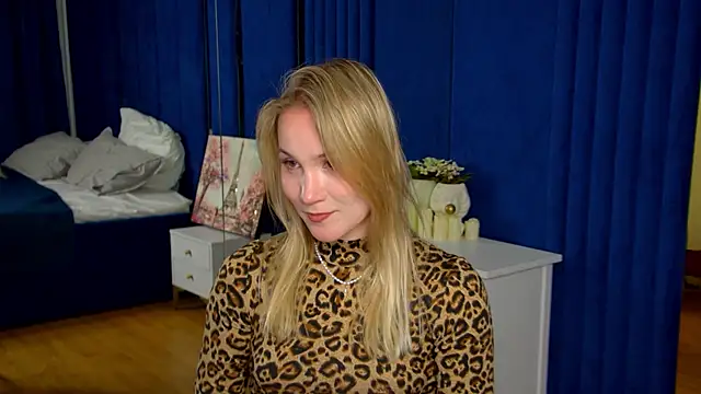 ElaraVoltage's Live XXX Chat