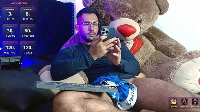 Chat XXX en directo de romanpearce_