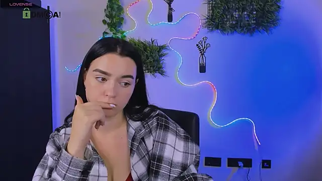 צ'אט XXX בשידור חי של monica_xcx