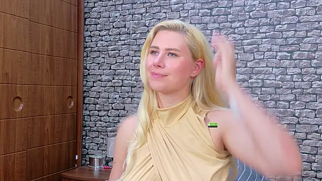 CuteBlondeMe's Live XXX Chat