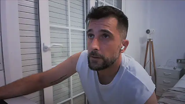 alex877x Show in webcam