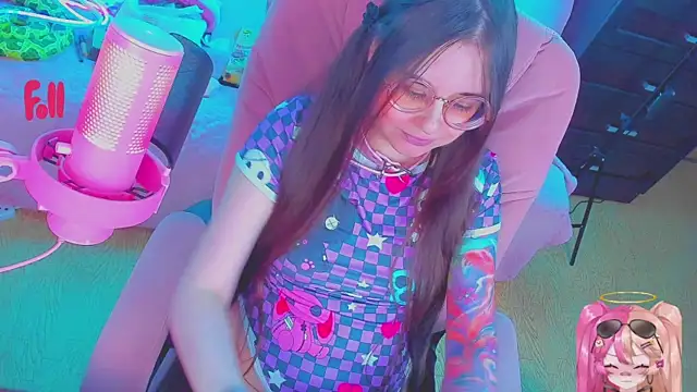 Lolisuccub Chat XXX in diretta