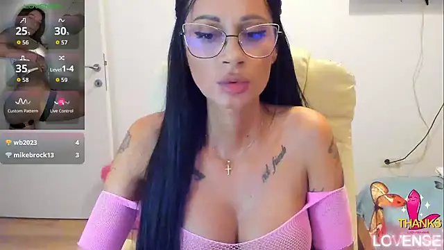 kissnicol32's Live XXX Chat