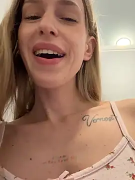 kira_mia's Live XXX Chat