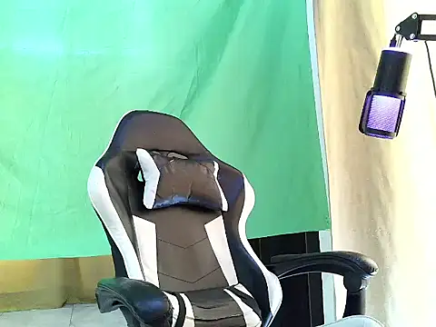 aronmiller404 现场XXX聊天
