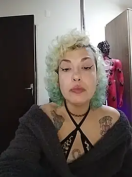 MariLouM Adlı Modelin Canlı XXX Sohbeti