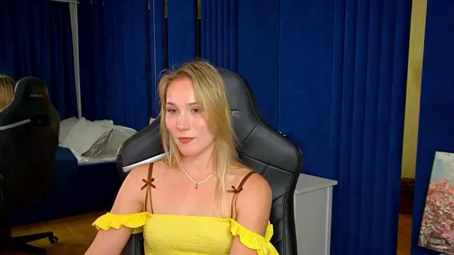 ElaraVoltage's Live XXX Chat