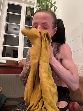 SkinnyLillyn Live XXX chat