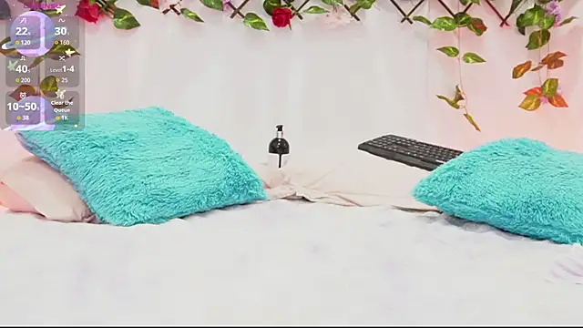 saraBow's Live XXX Chat