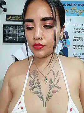 MAYE__13 XXX чат на живо