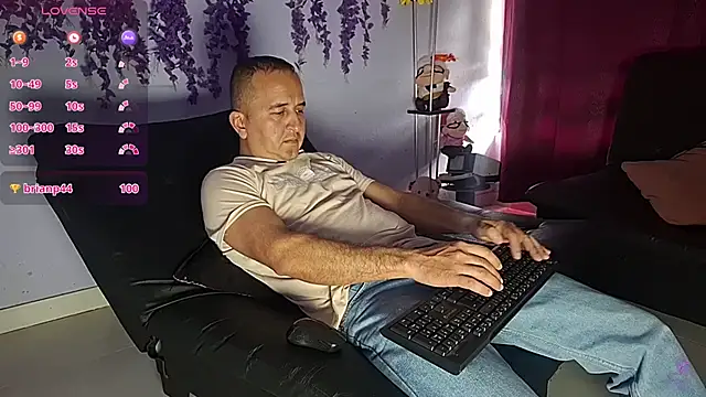 GreisyAndHazzan's Live XXX Chat