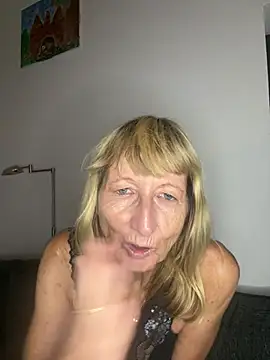MatureKim Adlı Modelin Canlı XXX Sohbeti