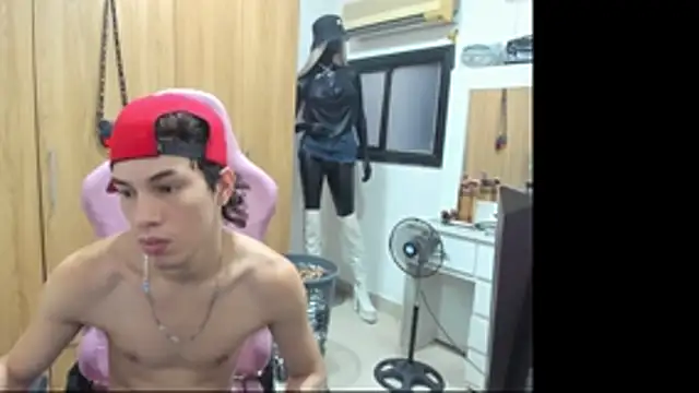 Pride_couple Chat XXX in diretta