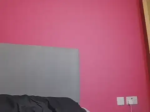Chat +18 de Slutty_Kiki_Bella ao vivo