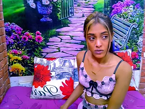 IndianPretty14u2Luv's Live XXX Chat