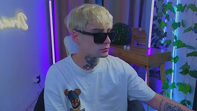 drillfi11's Live XXX Chat