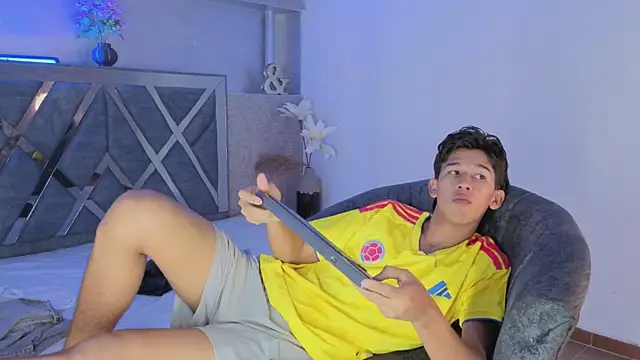 צ'אט XXX בשידור חי של dave_eliot