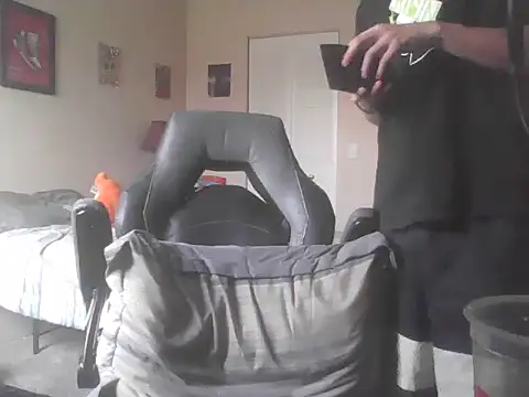 latinosatiro94's Live XXX Chat