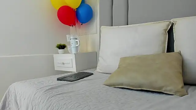 XXX chat uživo modela CannelaSmith