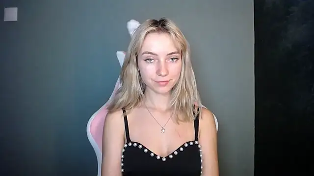 LuciaYoung – Naživo XXX chat