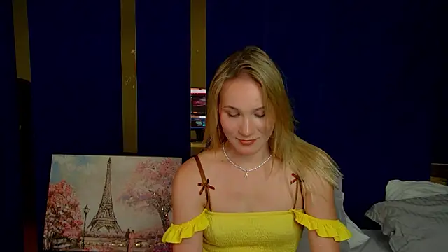 ElaraVoltage élő XXX-chatje