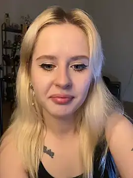 צ'אט XXX בשידור חי של viviennedoll