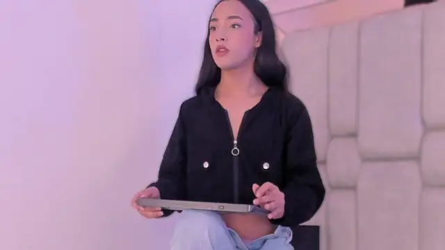 AriBloom7 live XXX chat