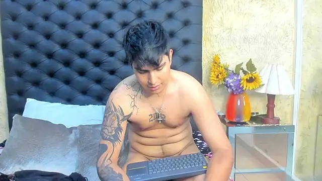 ThomasThundr Live XXX Chat