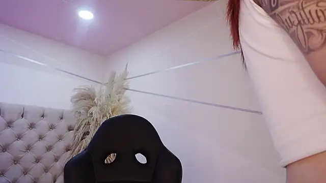 Melany_Luv Adlı Modelin Canlı XXX Sohbeti