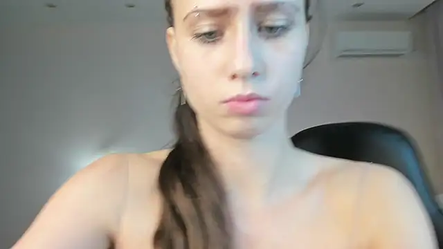 צ'אט XXX בשידור חי של LoveBettie