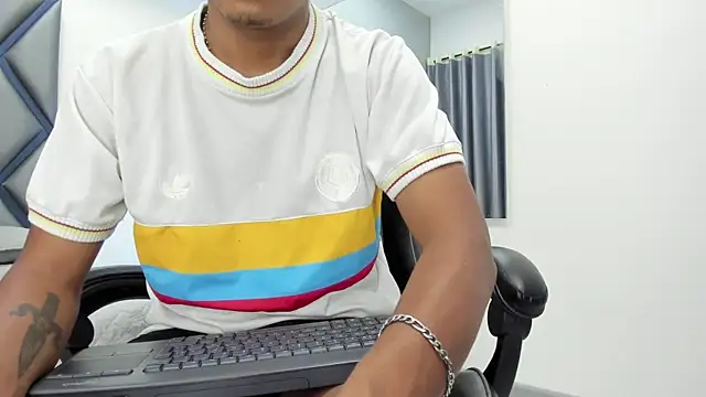 JustinOrtiz_のライブXXXチャット