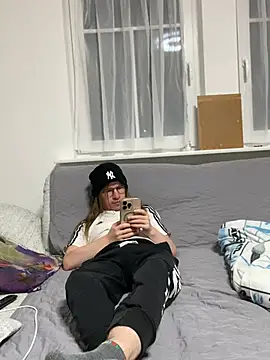YoungSebi Adlı Modelin Canlı XXX Sohbeti