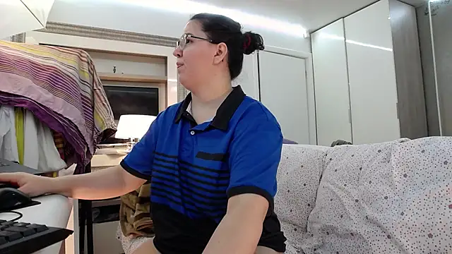 XXX chat uživo modela ILoveToFeelU