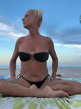Chat +18 de TiffaneyLove ao vivo