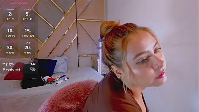 MikaelaStone Adlı Modelin Canlı XXX Sohbeti