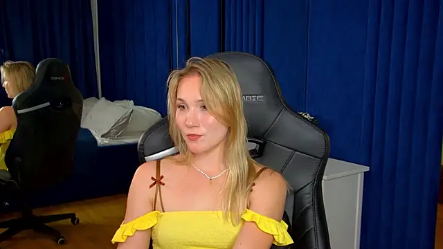 ElaraVoltage's Live XXX Chat