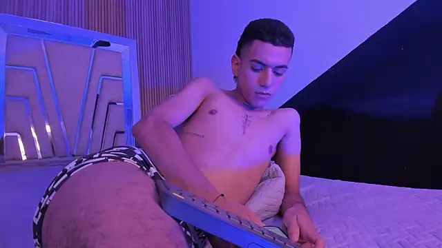 Онлайн чат XXX MathewAdamss
