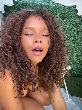 CurlyOopsieXXX's Live XXX Chat