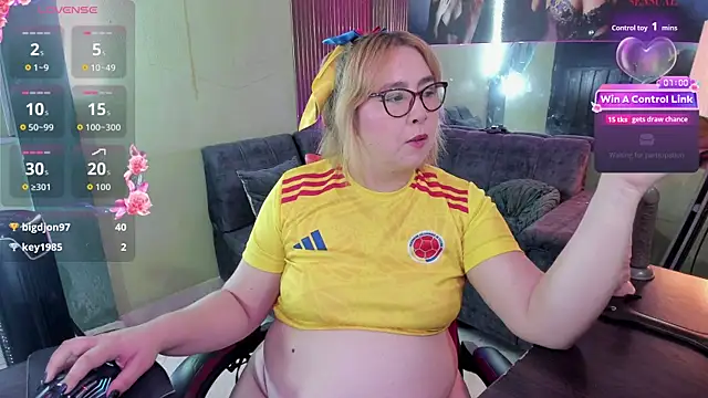 chloe_prg live XXX chat