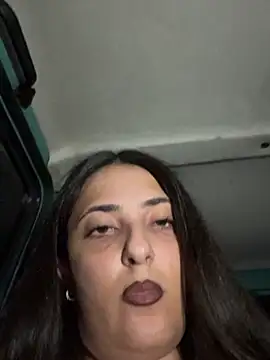 IRINA_DIAMOND élő XXX-chatje