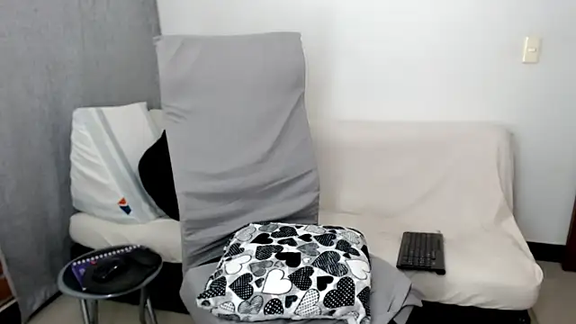 Chat XXX Live Laura-pervert