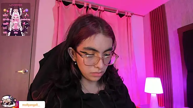 Molly_A live XXX chat