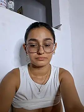 Ary-18 Chat XXX live