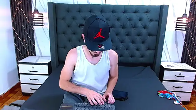 Lucas_Knight live XXX chat