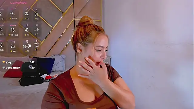 צ'אט XXX בשידור חי של MikaelaStone
