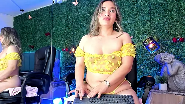 Kiaraa88's Live XXX Chat