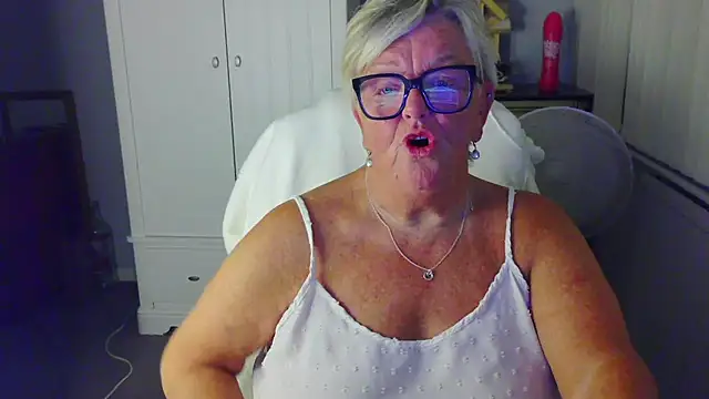 BridgetBlueEyes' Live XXX Chat