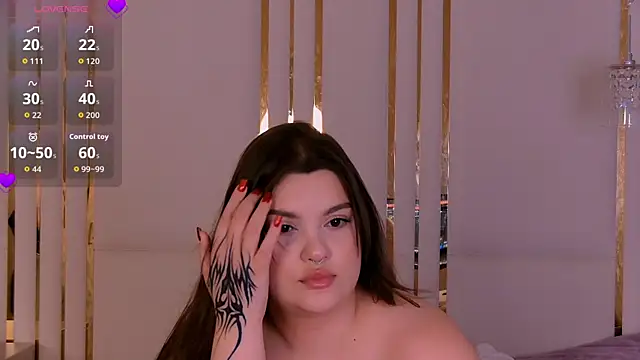 Živý XXX chat EmilyHyde