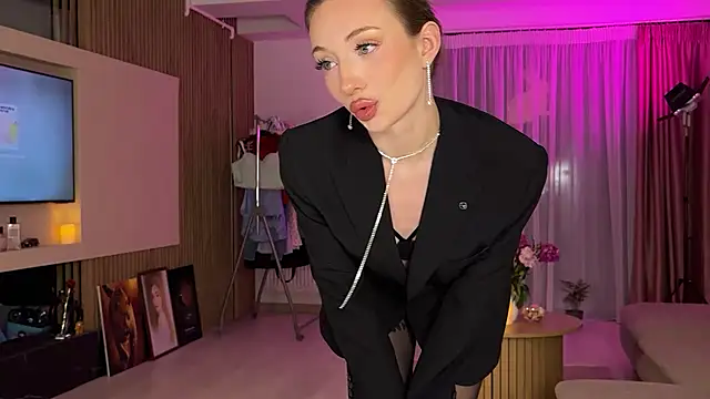 Онлайн чат XXX Jolienne